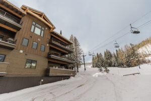 Luxury 2 Bedroom, 2.5 Condo In Whitefish Montana. Slopeside On Whitefish Mountain. Enjoy A Private Deck, Private Hot Tub and Free Underground Parking. Great Amenities, Ski Lockers, Workout Room. Master Has Fireplace, Ensuite and Private Balcony. Glacier Bear Condo Is A Luxury Chalet Formerly Known As Snowbear Chalets.
